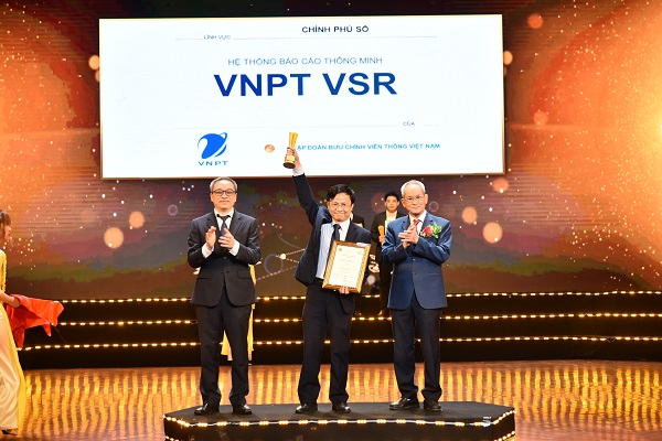 Hệ thống báo cáo thông minh VNPT-VSR được vinh danh tại Sao Khuê 2021